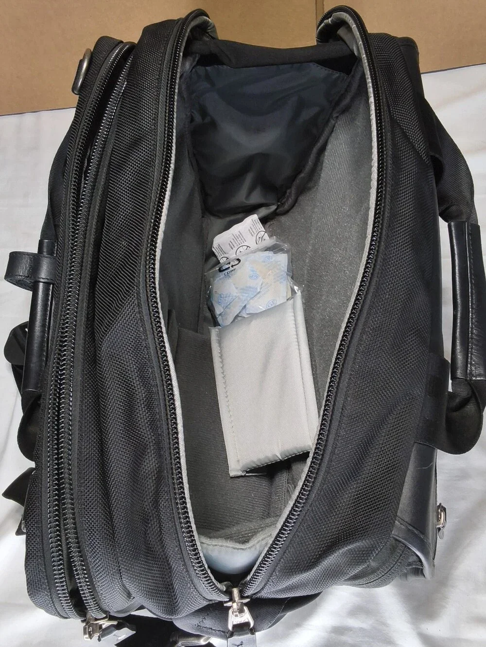 THINK TANK URBAN DISGUISE 50 CLASSIC Black Camera Bag, Excellent
